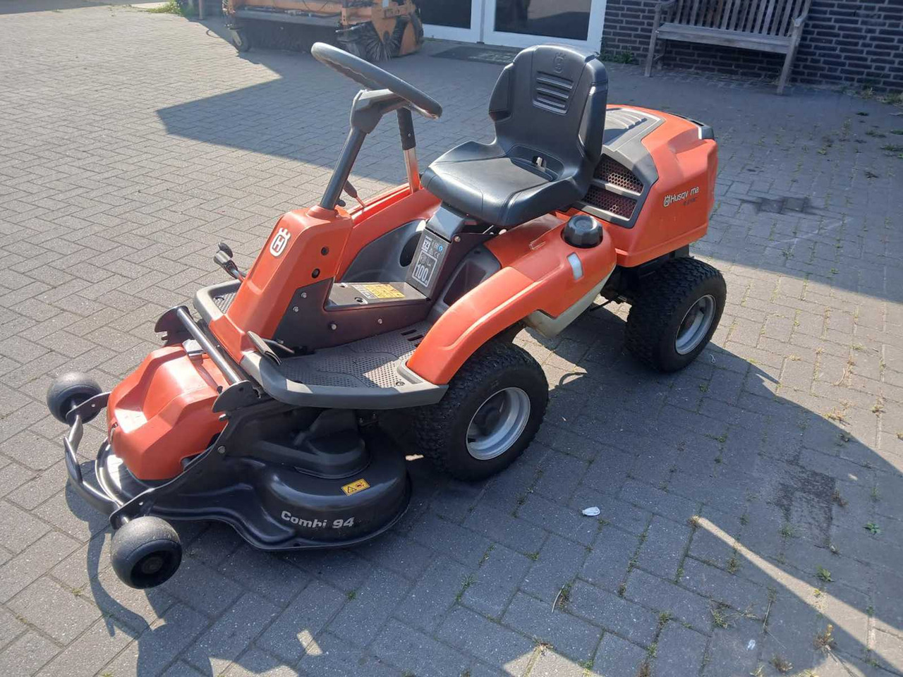 Husqvarna R213c - جزازة المروج: صور 1 Husqvarna R213c - جزازة المروج: صور 1