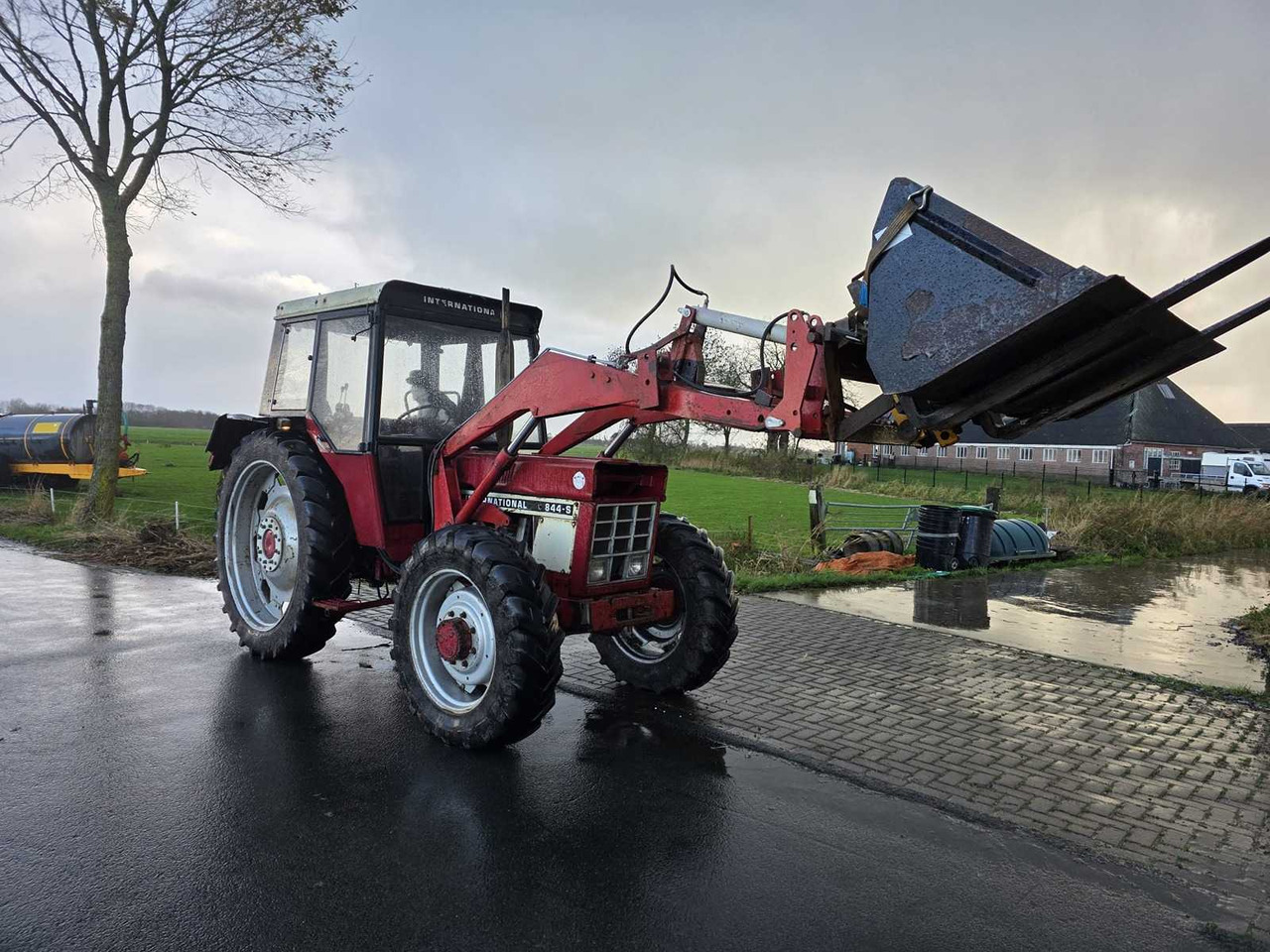 INTERNATIONAL 844-S ALL-WHEEL DRIVE FARM TRACTOR - جرار: صور 2 INTERNATIONAL 844-S ALL-WHEEL DRIVE FARM TRACTOR - جرار: صور 2
