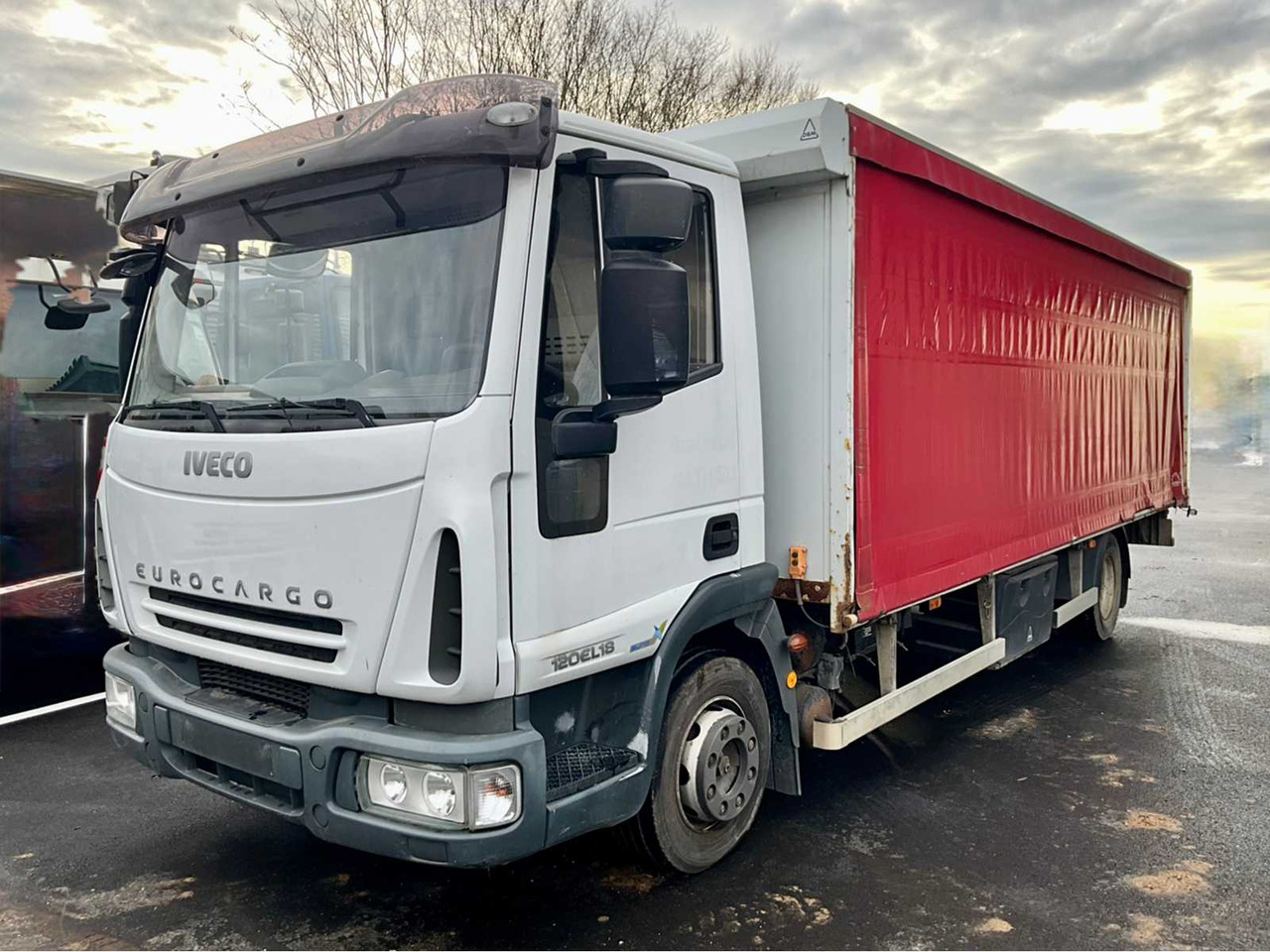 IVECO EUROCARGO 120EL18 - HYDRAULIC TAIL LIFT & TARPAULINS - 140000KM - شاحنة: صور 1 IVECO EUROCARGO 120EL18 - HYDRAULIC TAIL LIFT & TARPAULINS - 140000KM - شاحنة: صور 1