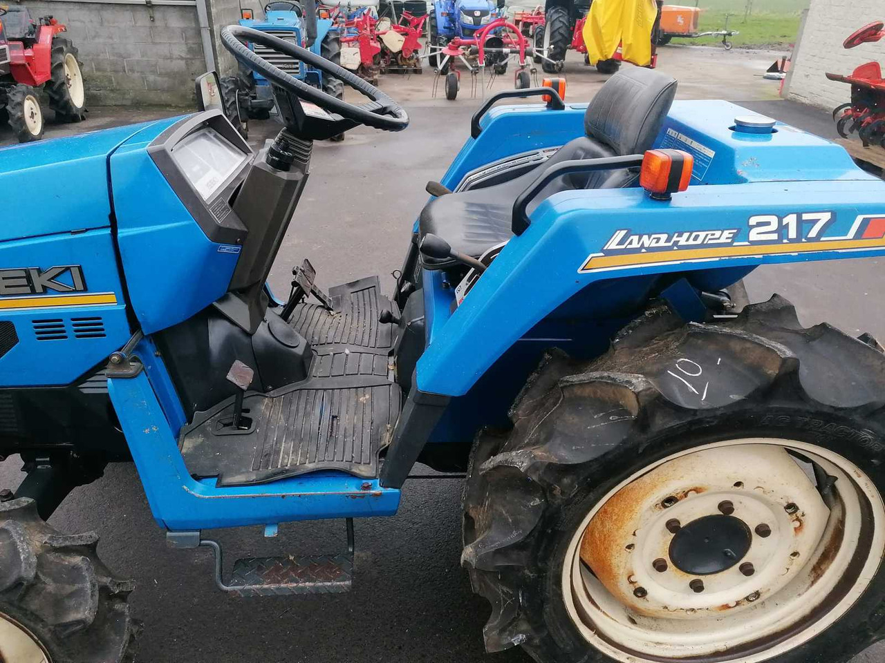 Iseki TU217F - جرار صغير: صور 5 Iseki TU217F - جرار صغير: صور 5