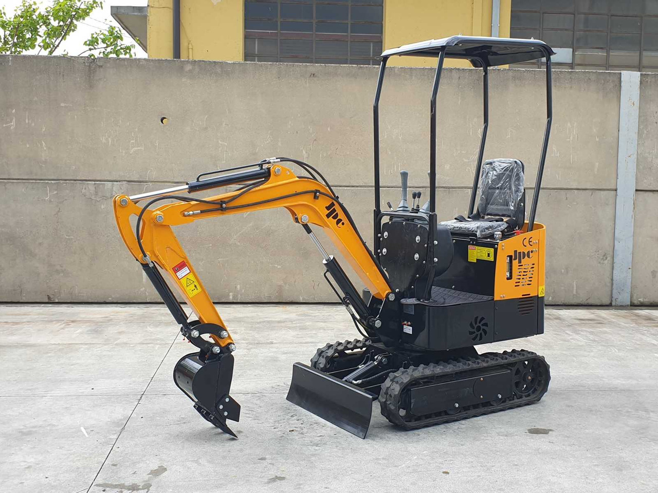 JPC HT12 MINI EXCAVATOR - حفارة مصغرة: صور 1 JPC HT12 MINI EXCAVATOR - حفارة مصغرة: صور 1
