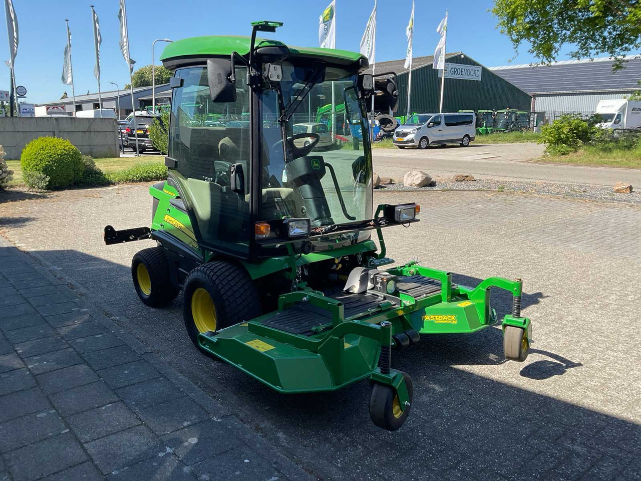John Deere 1585 TerrainCut - جزازة المروج: صور 4 John Deere 1585 TerrainCut - جزازة المروج: صور 4