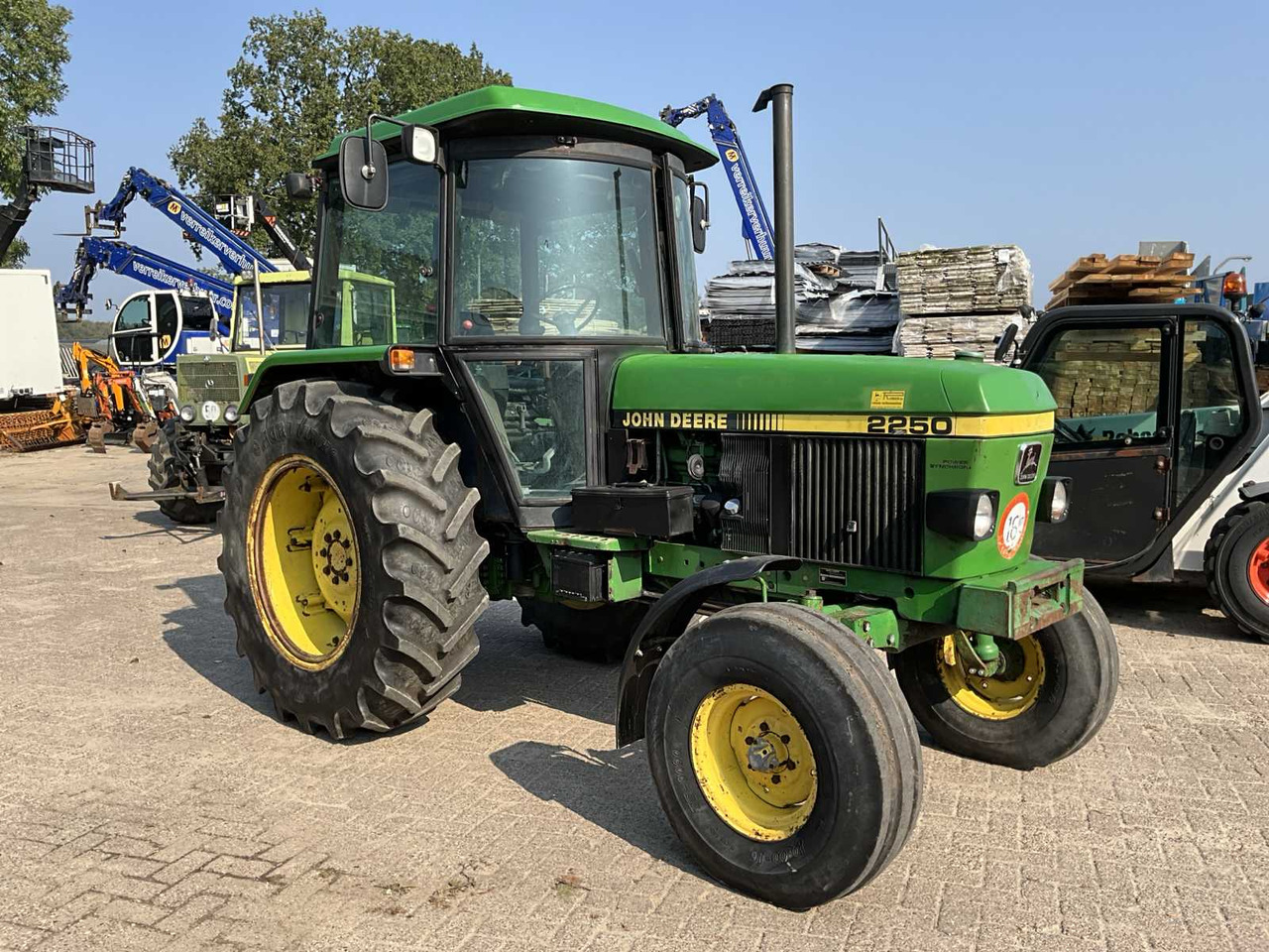 John Deere 2250 - جرار: صور 2 John Deere 2250 - جرار: صور 2
