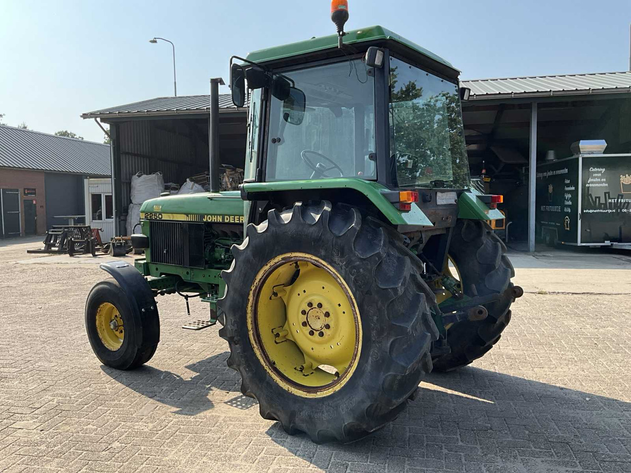 John Deere 2250 - جرار: صور 4 John Deere 2250 - جرار: صور 4