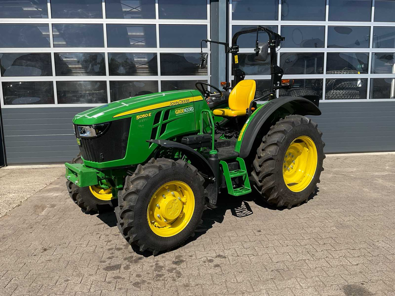 John Deere 5050E - جرار: صور 1 John Deere 5050E - جرار: صور 1