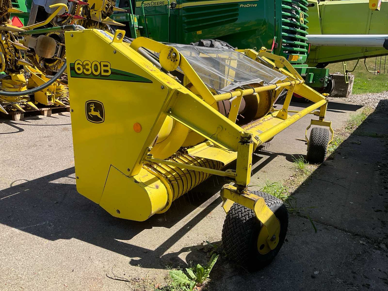 John Deere 630B - الآلات والماكينات الزراعية: صور 2 John Deere 630B - الآلات والماكينات الزراعية: صور 2
