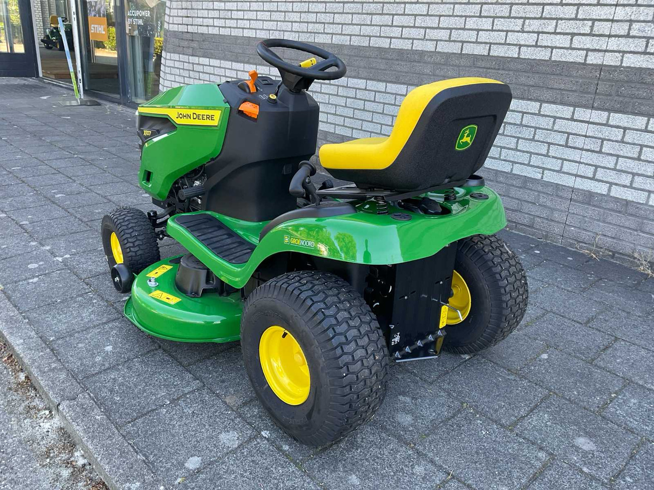 John Deere X107 - جزازة المروج: صور 2 John Deere X107 - جزازة المروج: صور 2