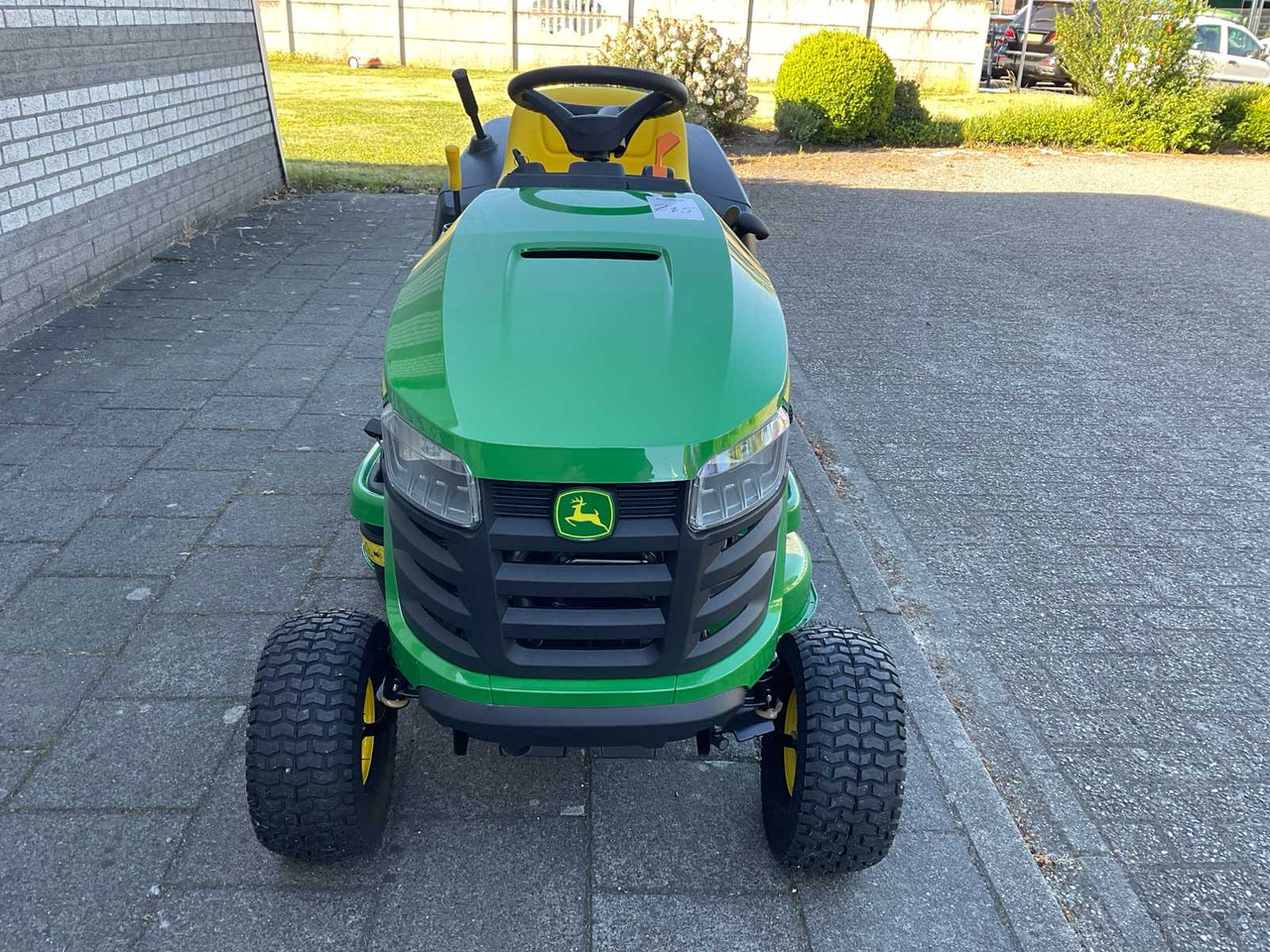 John Deere X117R - جزازة المروج: صور 5 John Deere X117R - جزازة المروج: صور 5