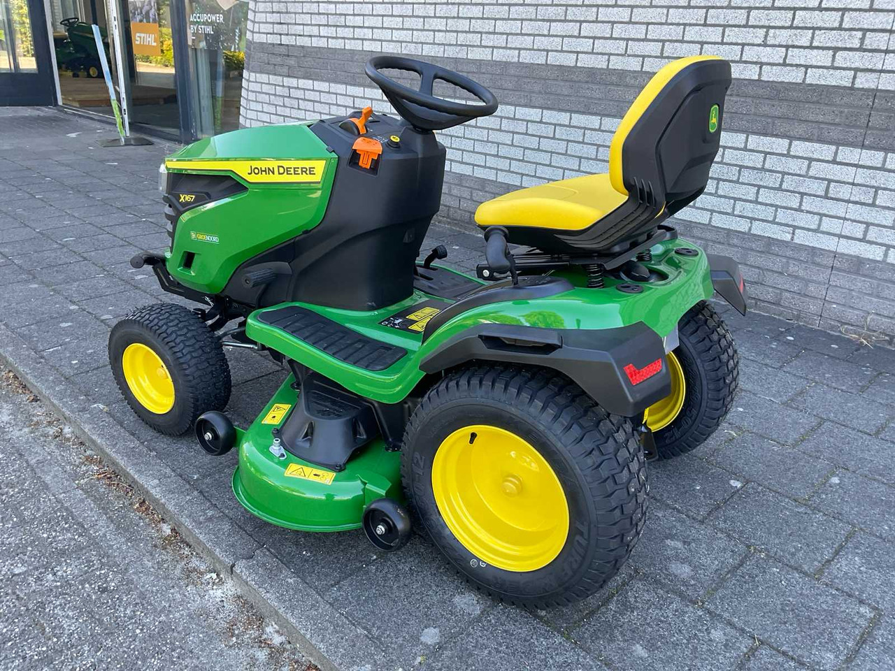 John Deere X167 - جزازة المروج: صور 2 John Deere X167 - جزازة المروج: صور 2