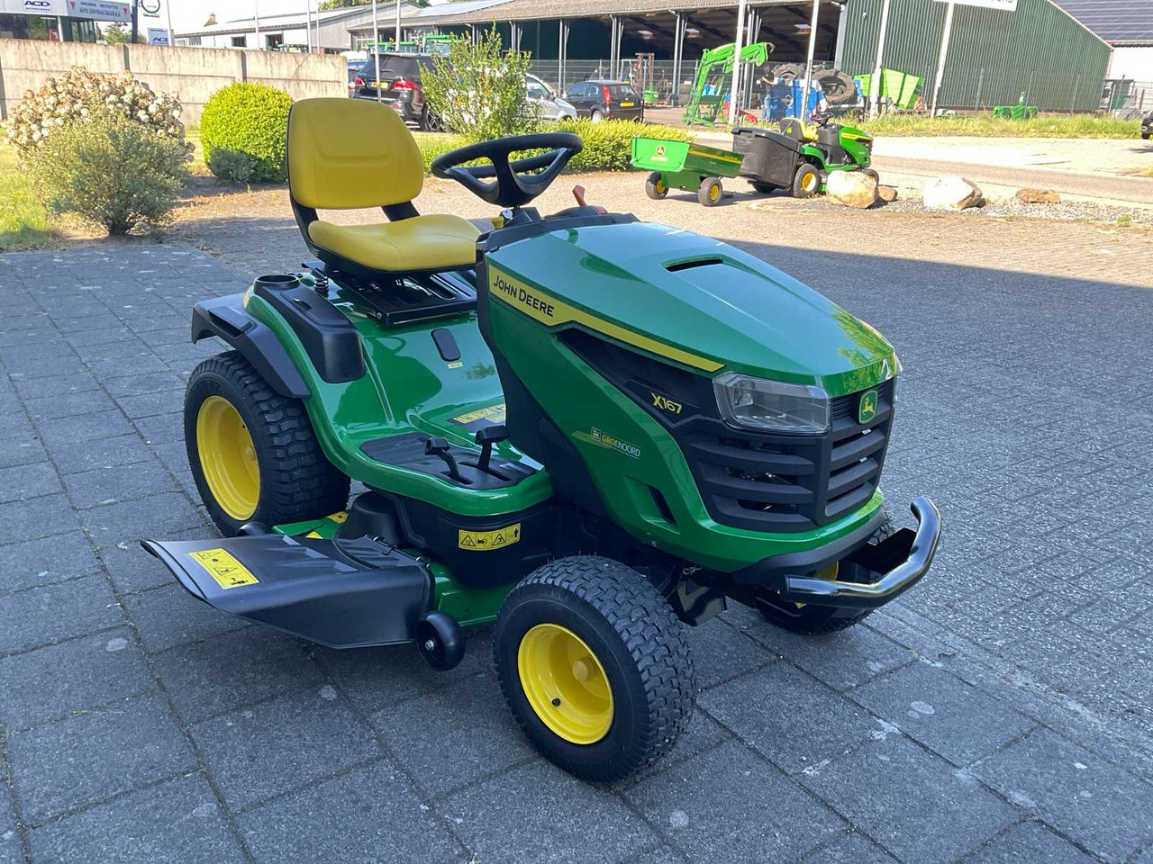 John Deere X167 - جزازة المروج: صور 4 John Deere X167 - جزازة المروج: صور 4
