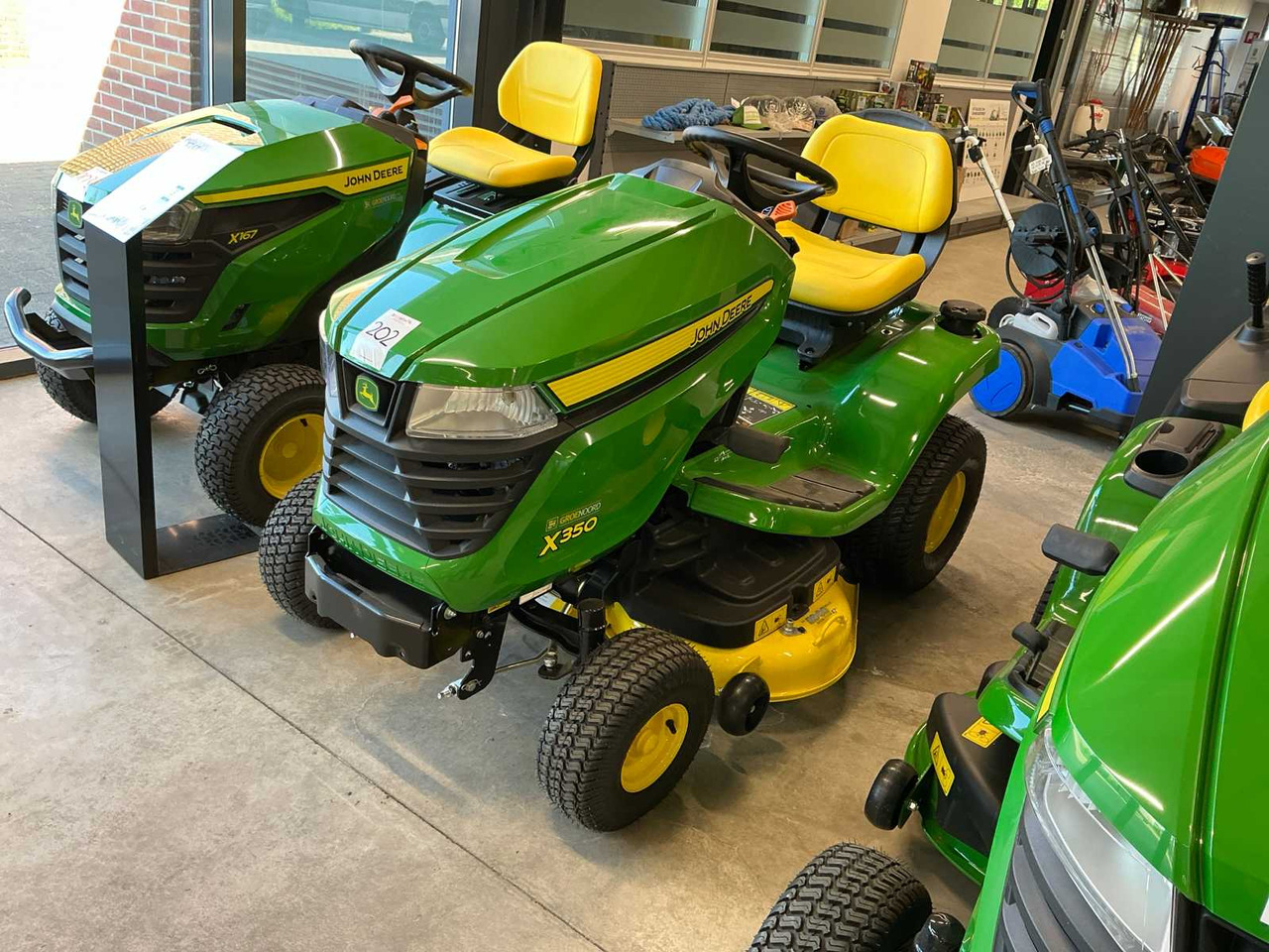 John Deere X350 - جزازة المروج: صور 1 John Deere X350 - جزازة المروج: صور 1