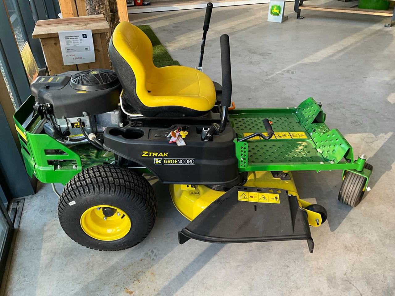 John Deere Z335E - جزازة المروج: صور 3 John Deere Z335E - جزازة المروج: صور 3