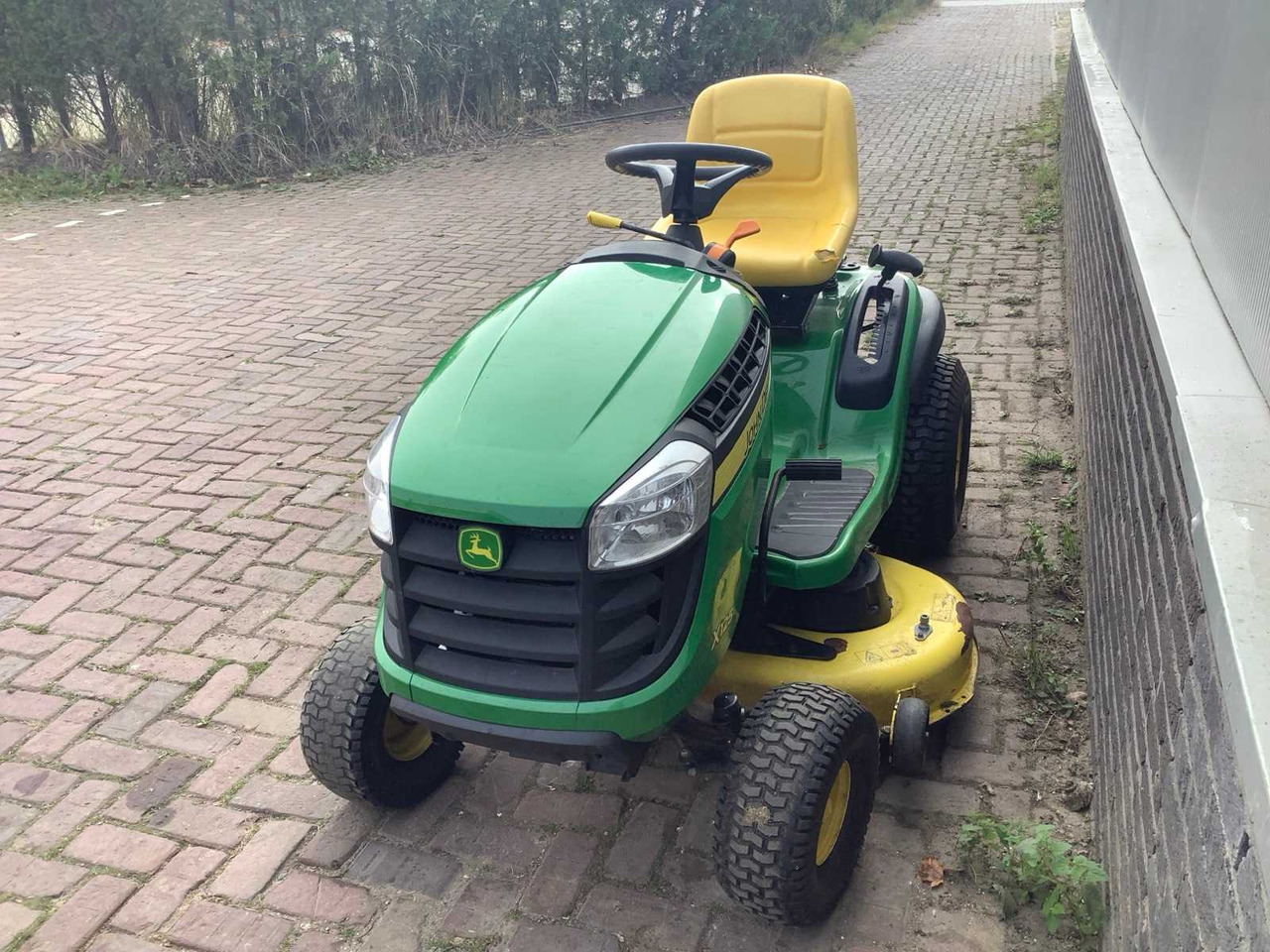 John Deere x125 - جزازة المروج: صور 3 John Deere x125 - جزازة المروج: صور 3
