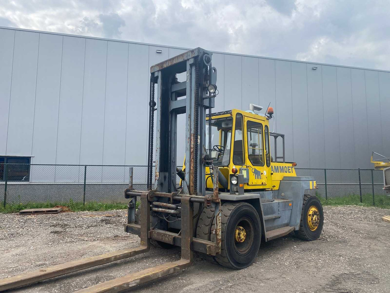 KALMAR - DC 12-600 - DIESEL FORKLIFT WITH FORK POSITIONER - رافعة شوكية: صور 1 KALMAR - DC 12-600 - DIESEL FORKLIFT WITH FORK POSITIONER - رافعة شوكية: صور 1