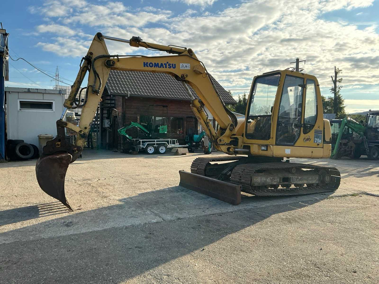 KOMATSU - PC 75R - MIDI-EXCAVATOR - 2004 - حفارة: صور 3 KOMATSU - PC 75R - MIDI-EXCAVATOR - 2004 - حفارة: صور 3