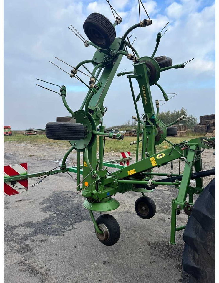 KRONE KW 6.72 - الآلات والماكينات الزراعية: صور 1 KRONE KW 6.72 - الآلات والماكينات الزراعية: صور 1
