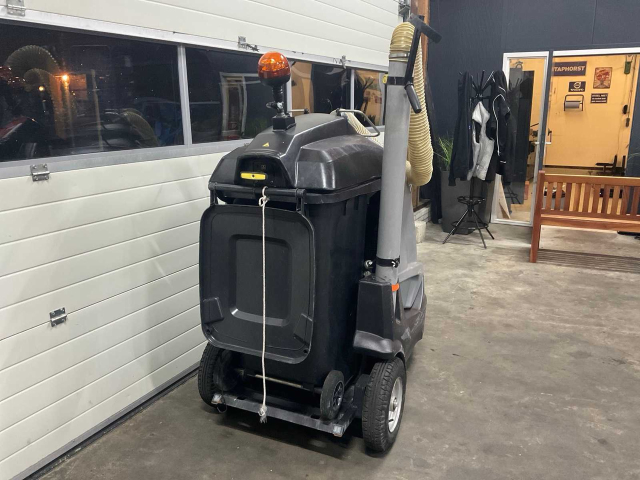 Karcher Ic 15/240 - معدات الحدائق: صور 3 Karcher Ic 15/240 - معدات الحدائق: صور 3