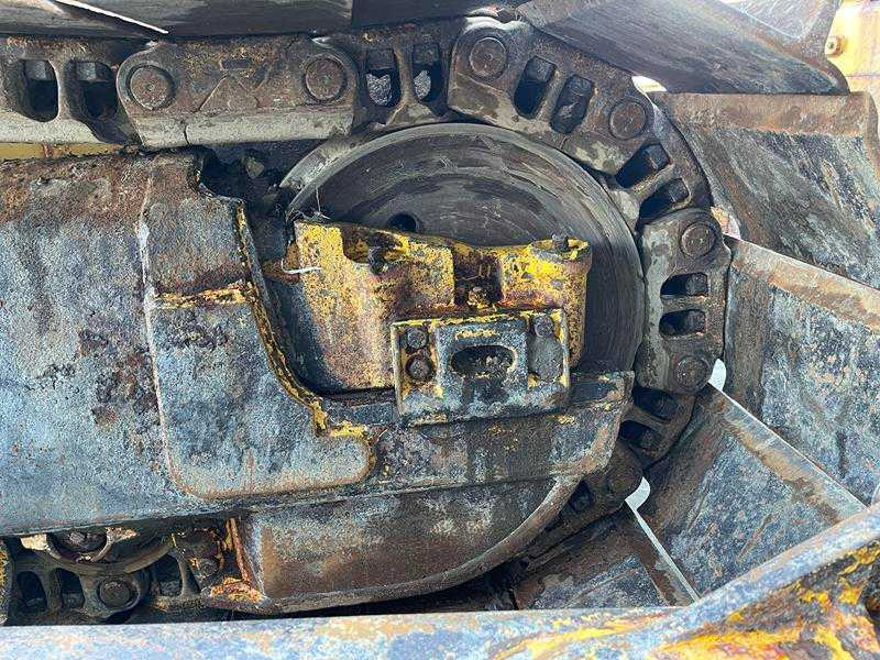 بلدوزر Komatsu D65PX-18: صور 10