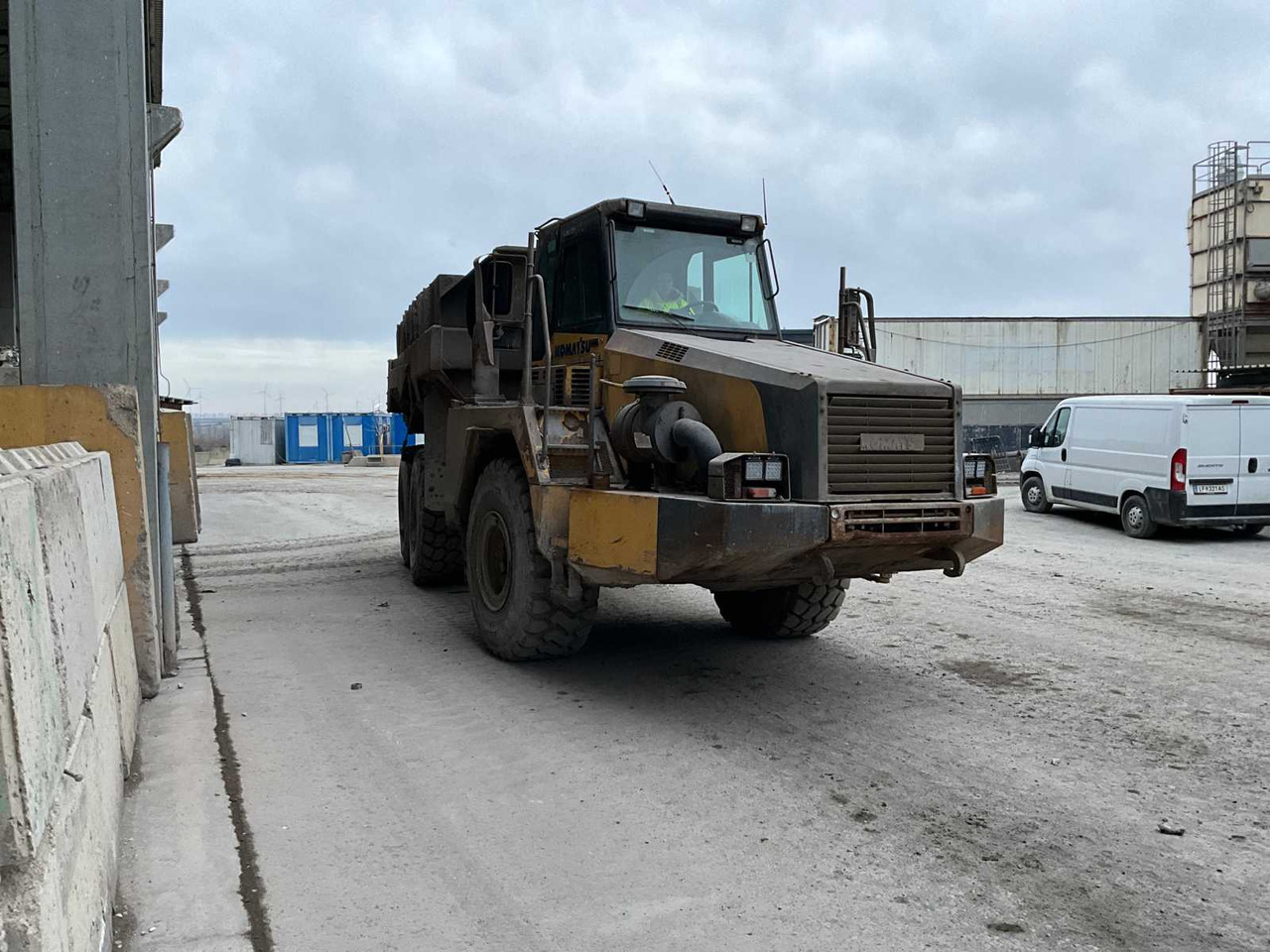 Komatsu HM300-2 - قلابة شاحنة: صور 4 Komatsu HM300-2 - قلابة شاحنة: صور 4