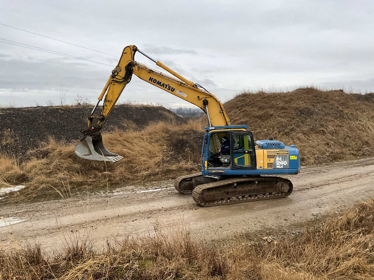 Komatsu PC240ONLC-8 - حفارات زحافة: صور 1 Komatsu PC240ONLC-8 - حفارات زحافة: صور 1