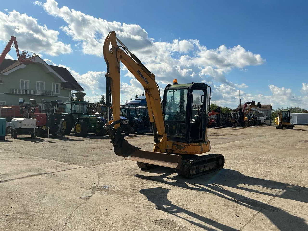 Komatsu PC35MR - 2 - حفارة مصغرة: صور 1 Komatsu PC35MR - 2 - حفارة مصغرة: صور 1