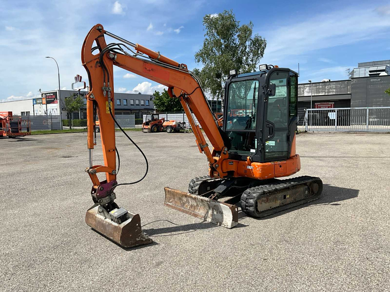 Komatsu PC35MR-5 - حفارات زحافة: صور 2 Komatsu PC35MR-5 - حفارات زحافة: صور 2