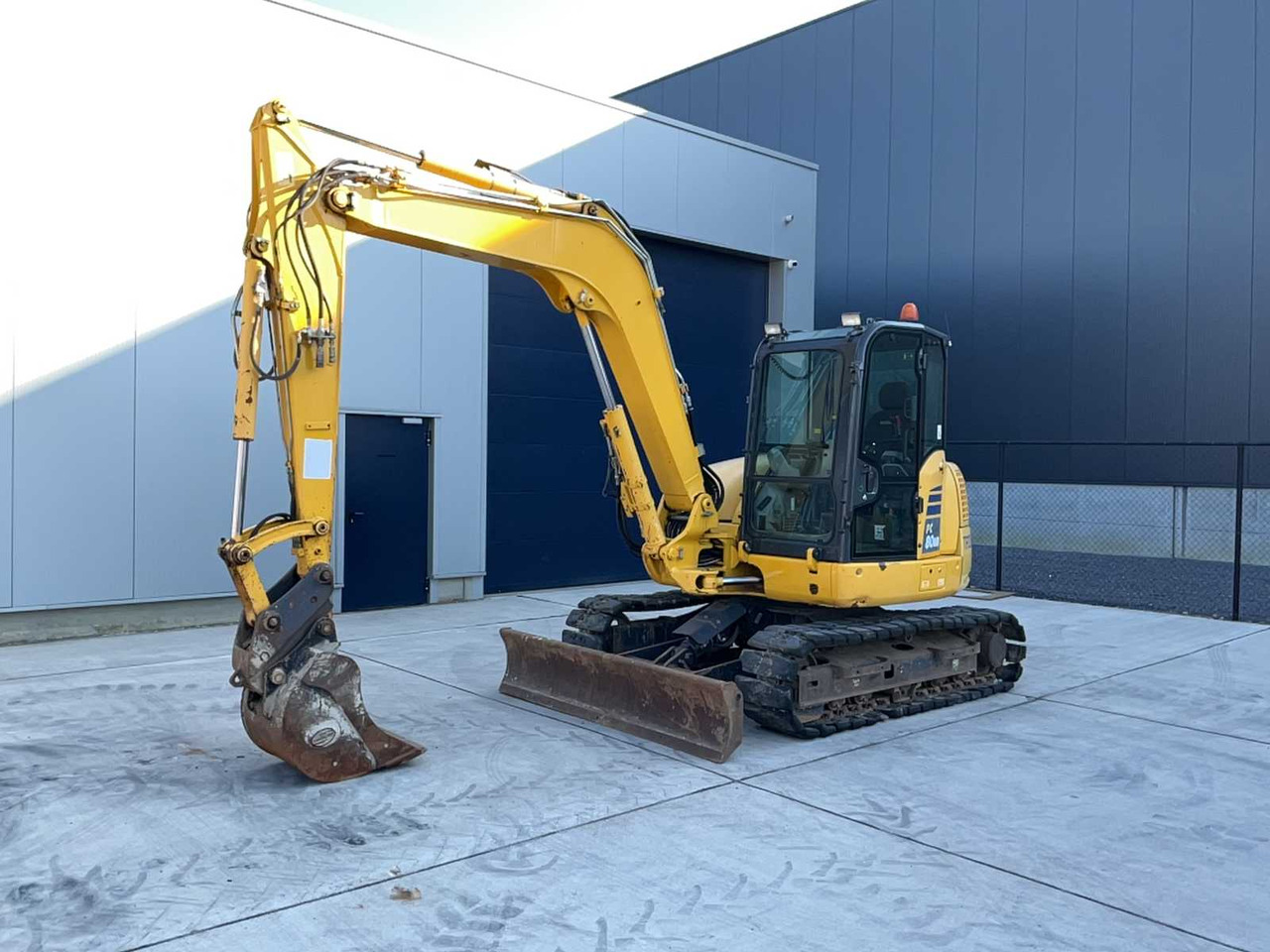 Komatsu PC80MR - حفارات زحافة: صور 1 Komatsu PC80MR - حفارات زحافة: صور 1
