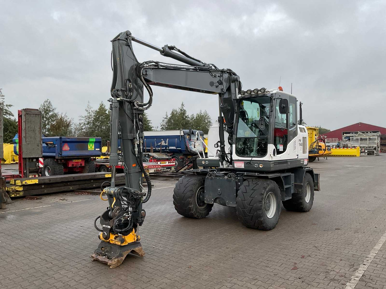 Komatsu PW148-10 - حفارة على عجلات: صور 2 Komatsu PW148-10 - حفارة على عجلات: صور 2