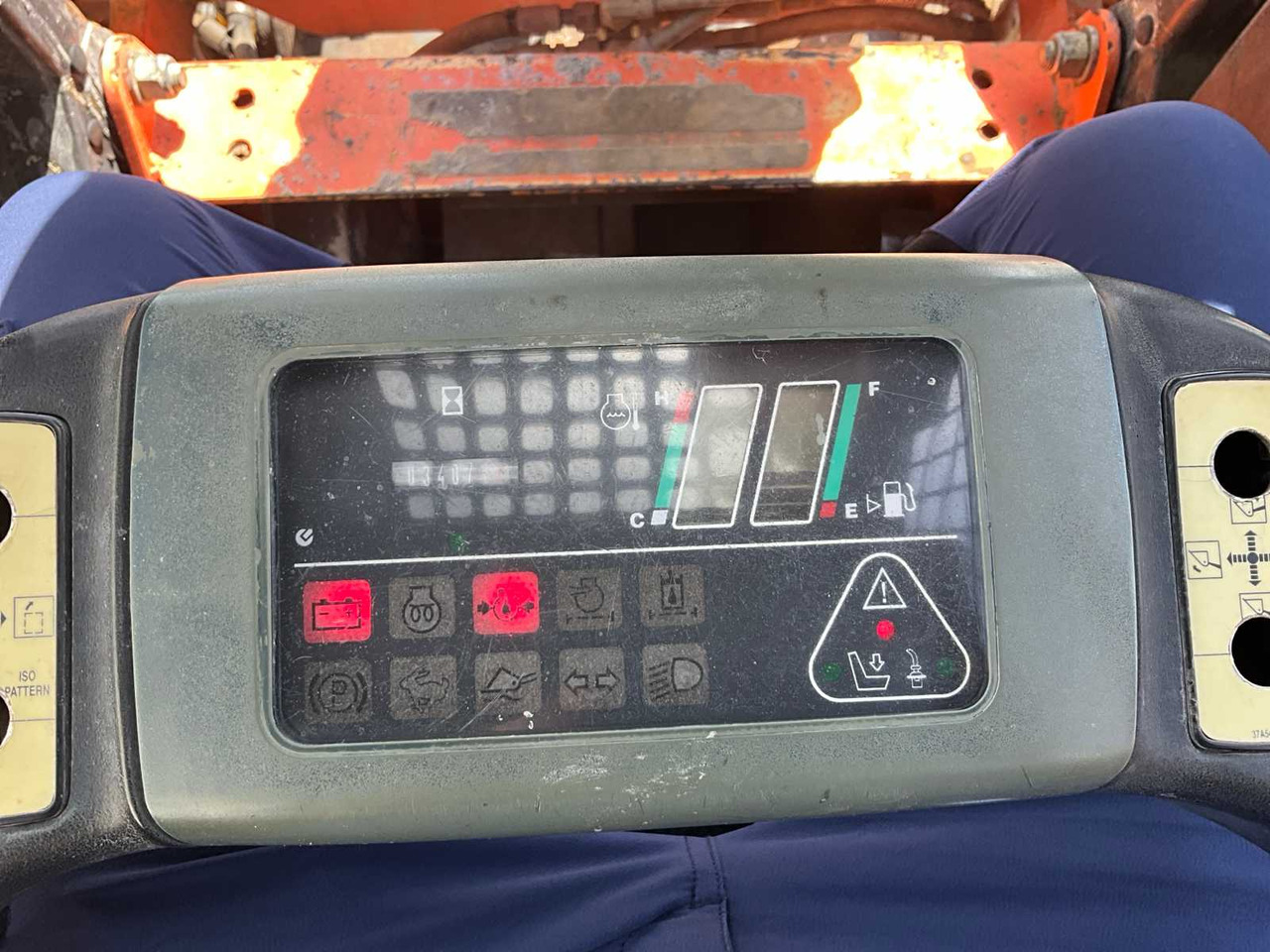شيول صغير Komatsu SK714: صور 9