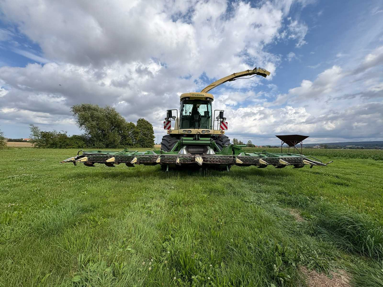 Krone Big X 700 mit EasyCollect 903 - حصادة الأعلاف: صور 5 Krone Big X 700 mit EasyCollect 903 - حصادة الأعلاف: صور 5