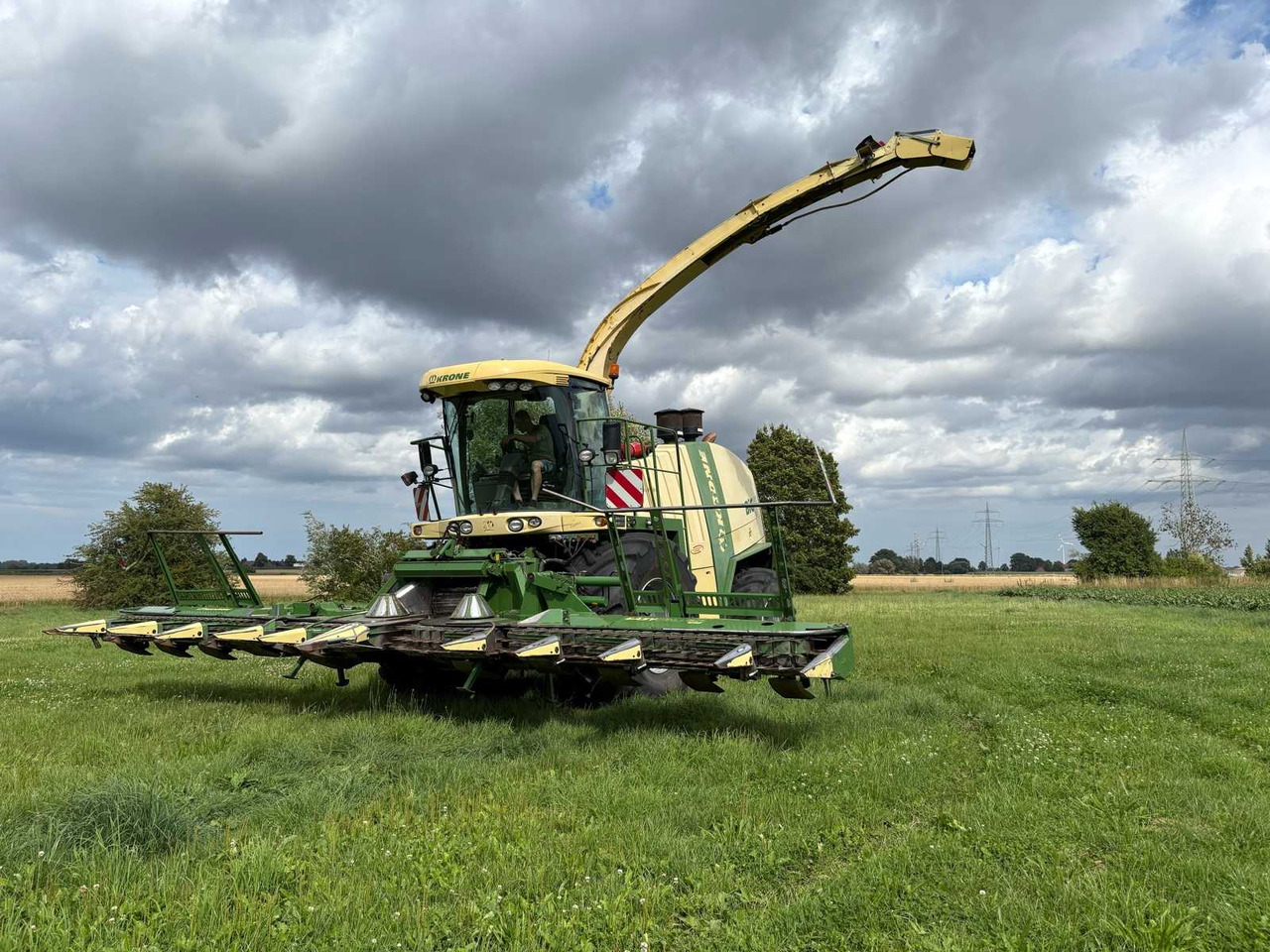 Krone Big X 700 mit EasyCollect 903 - حصادة الأعلاف: صور 2 Krone Big X 700 mit EasyCollect 903 - حصادة الأعلاف: صور 2
