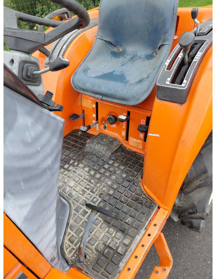 Kubota GT3 - جرار صغير: صور 5 Kubota GT3 - جرار صغير: صور 5