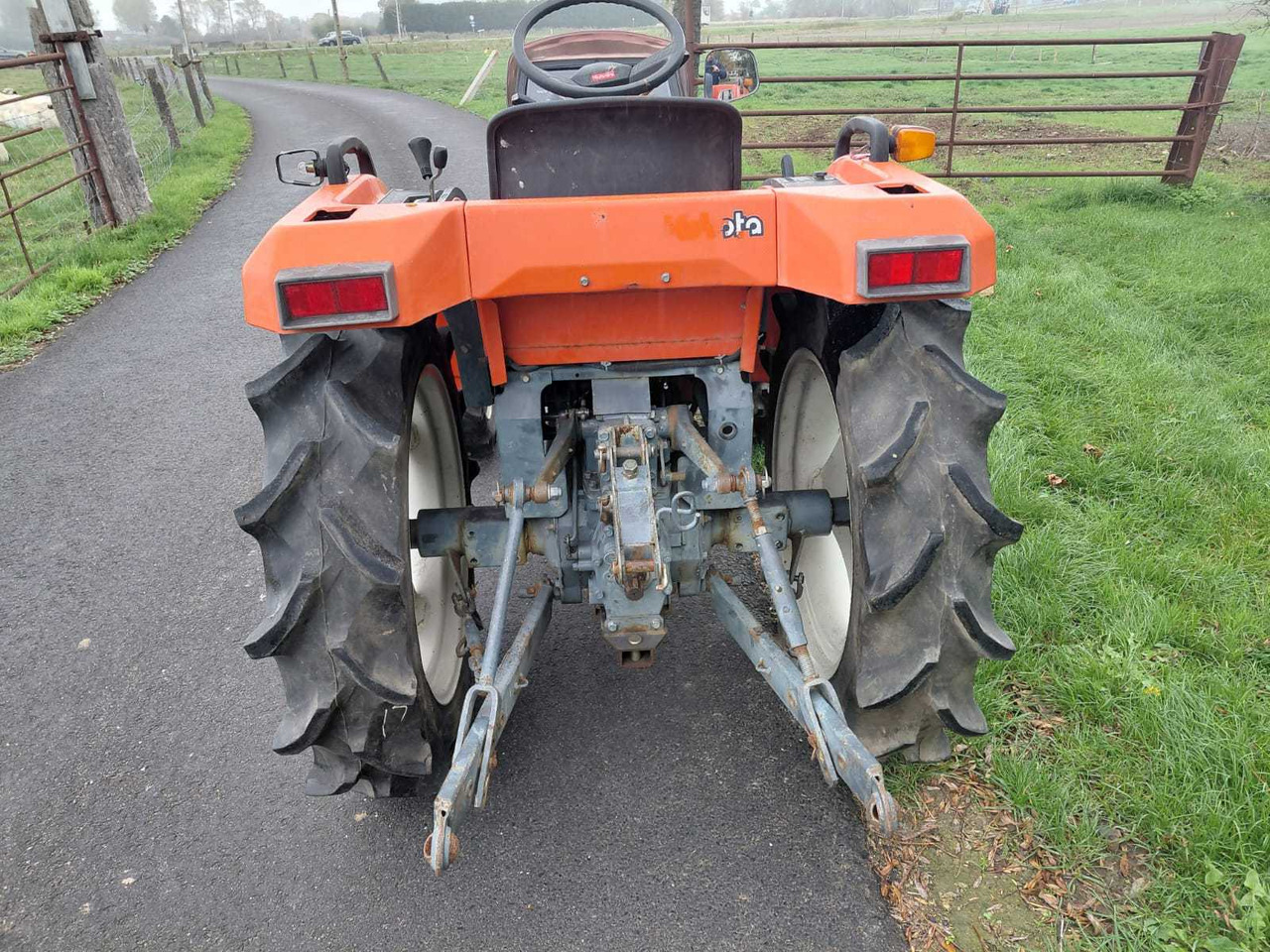 Kubota GT3 - جرار صغير: صور 4 Kubota GT3 - جرار صغير: صور 4