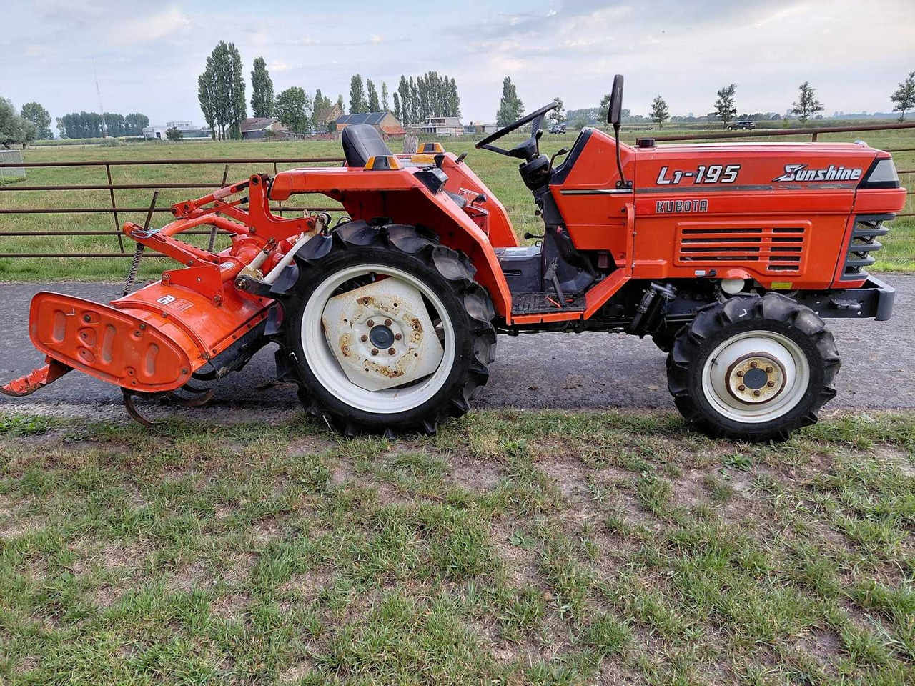 Kubota L1-18 - جرار صغير: صور 3 Kubota L1-18 - جرار صغير: صور 3