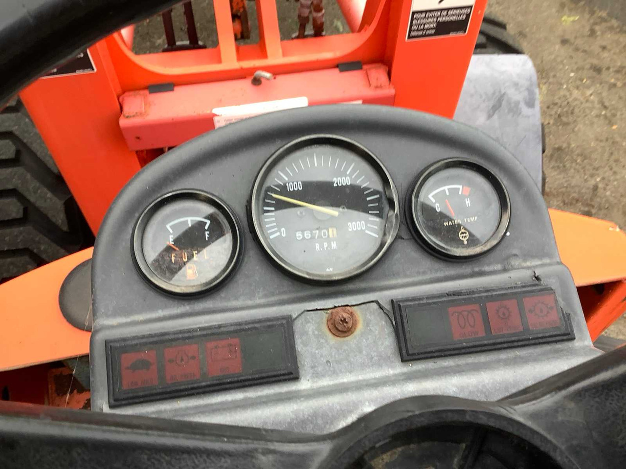 اللودر بعجل Kubota R420: صور 6