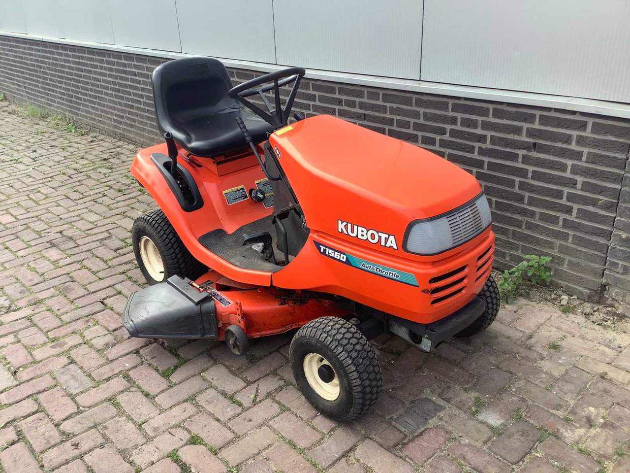 Kubota T1560 - جزازة المروج: صور 1 Kubota T1560 - جزازة المروج: صور 1
