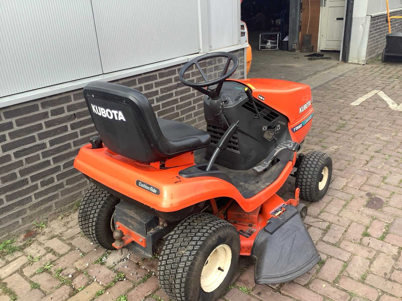 Kubota T1560 - جزازة المروج: صور 3 Kubota T1560 - جزازة المروج: صور 3