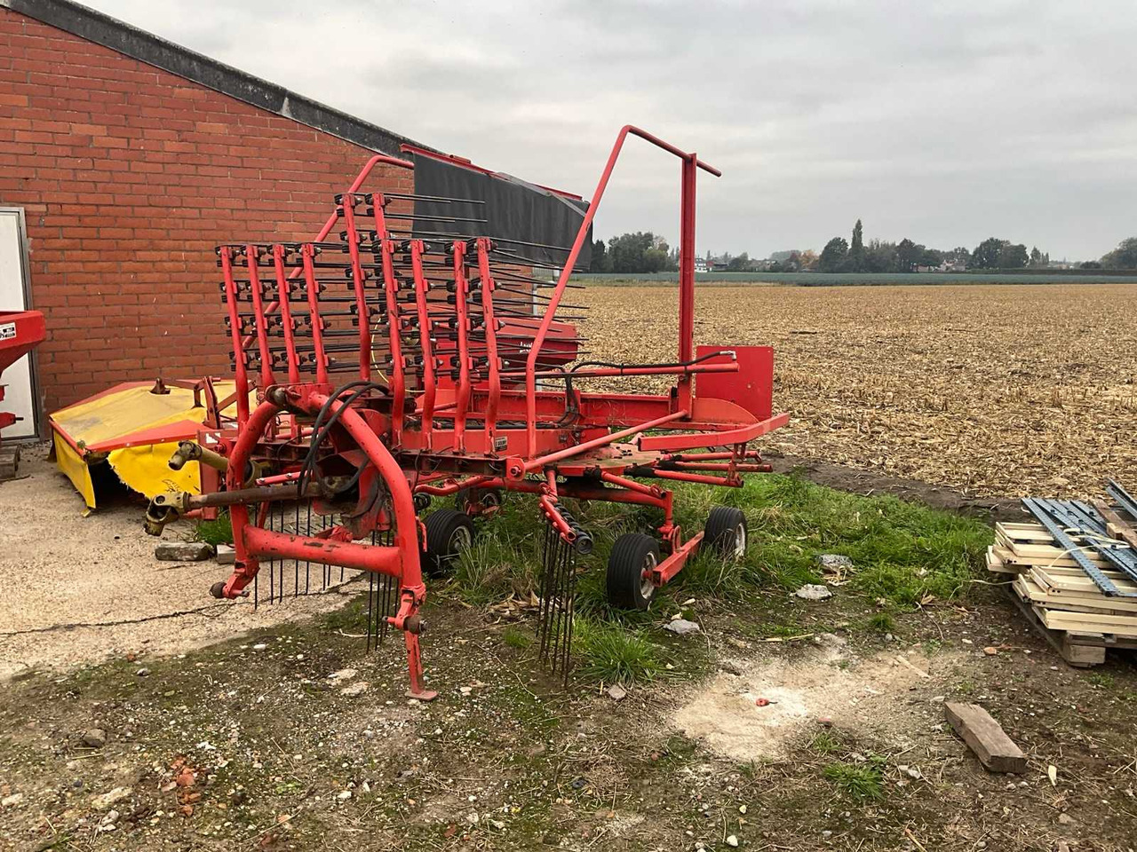 Kuhn GA4501GM - الآلات والماكينات الزراعية: صور 3 Kuhn GA4501GM - الآلات والماكينات الزراعية: صور 3