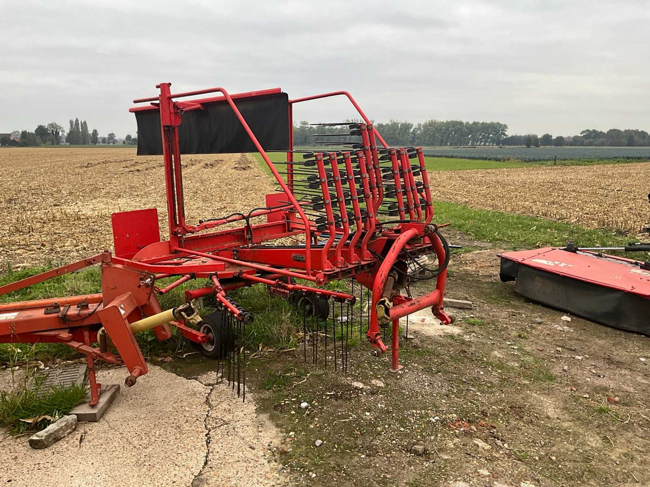 Kuhn GA4501GM - الآلات والماكينات الزراعية: صور 1 Kuhn GA4501GM - الآلات والماكينات الزراعية: صور 1