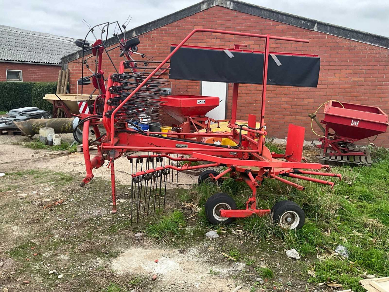 Kuhn GA4501GM - الآلات والماكينات الزراعية: صور 4 Kuhn GA4501GM - الآلات والماكينات الزراعية: صور 4