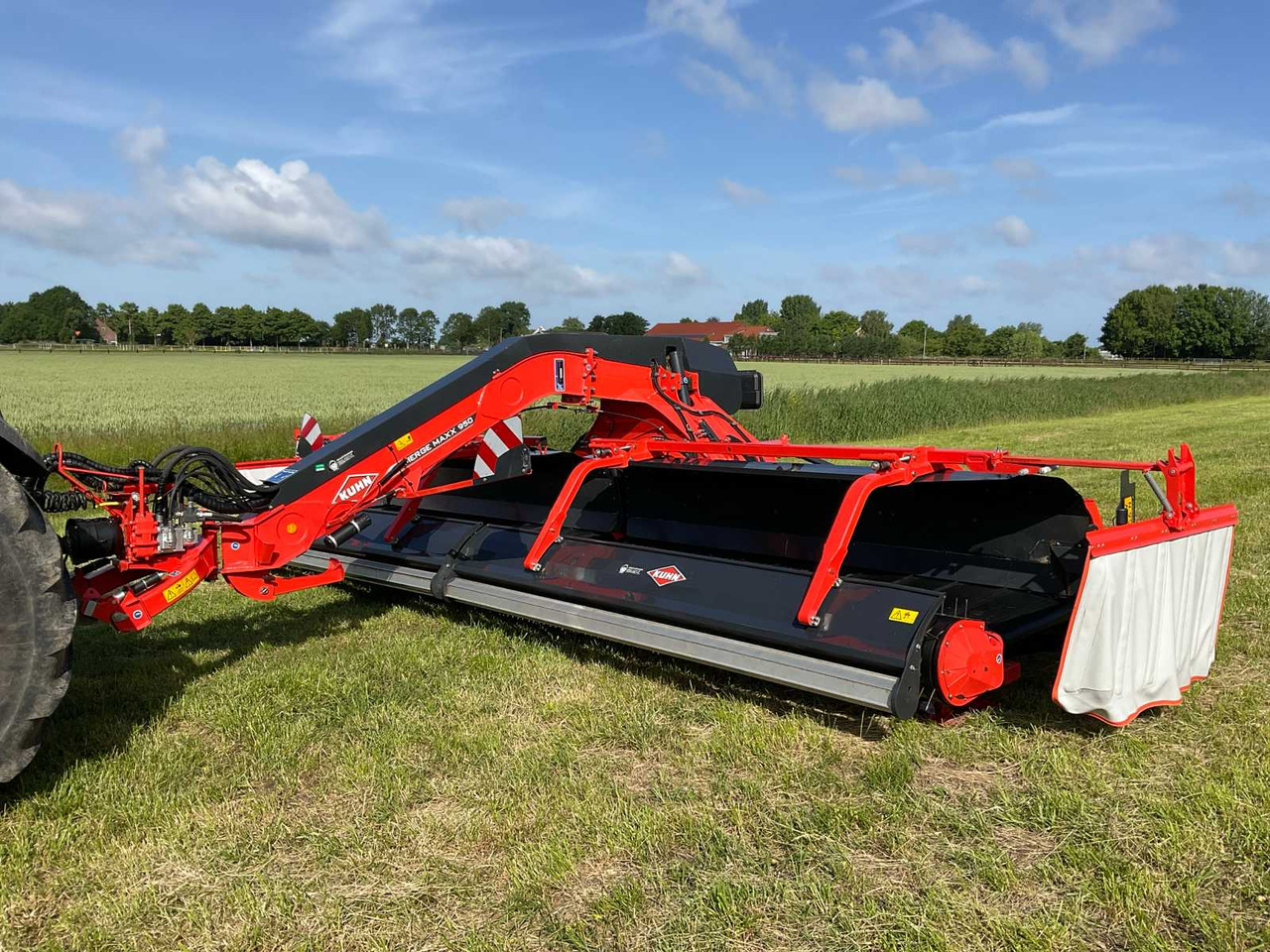 Kuhn Merge Maxx 950 - معدات القش: صور 1 Kuhn Merge Maxx 950 - معدات القش: صور 1