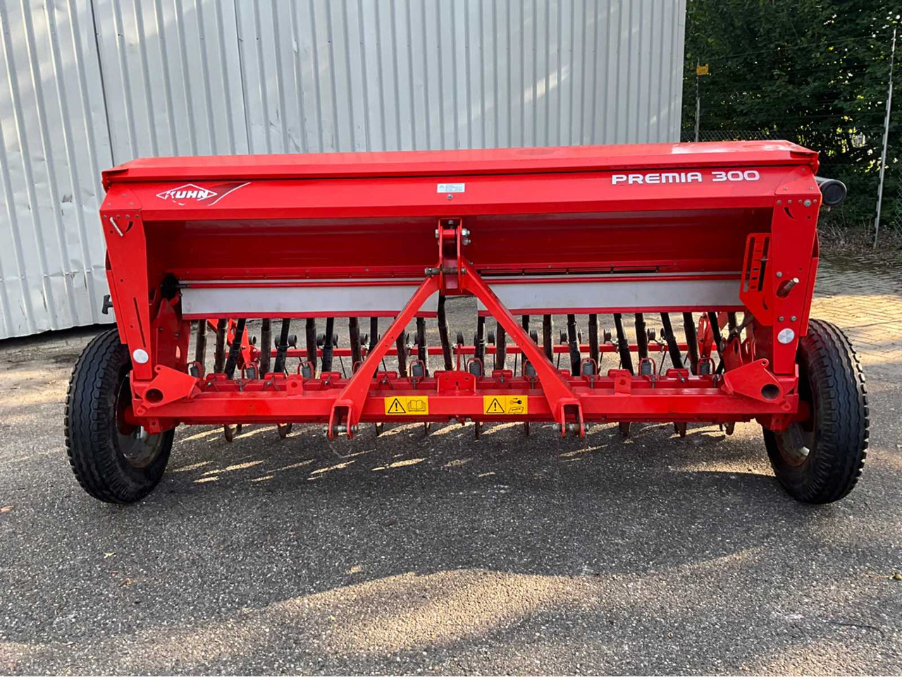 Kuhn Premia 300 - آلات البذر والغرس والشتل: صور 2 Kuhn Premia 300 - آلات البذر والغرس والشتل: صور 2