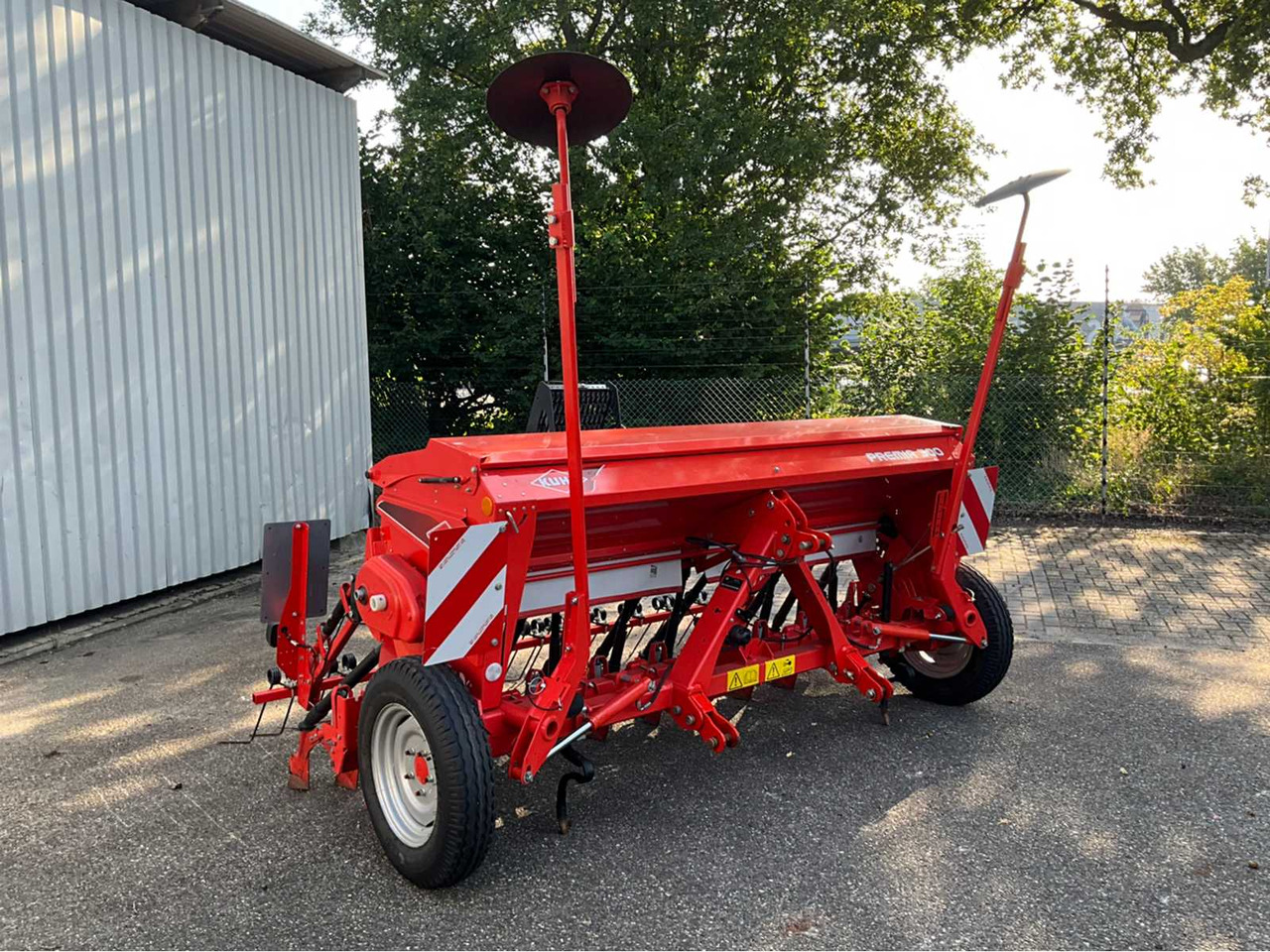 Kuhn Premia 300 - آلات البذر والغرس والشتل: صور 3 Kuhn Premia 300 - آلات البذر والغرس والشتل: صور 3