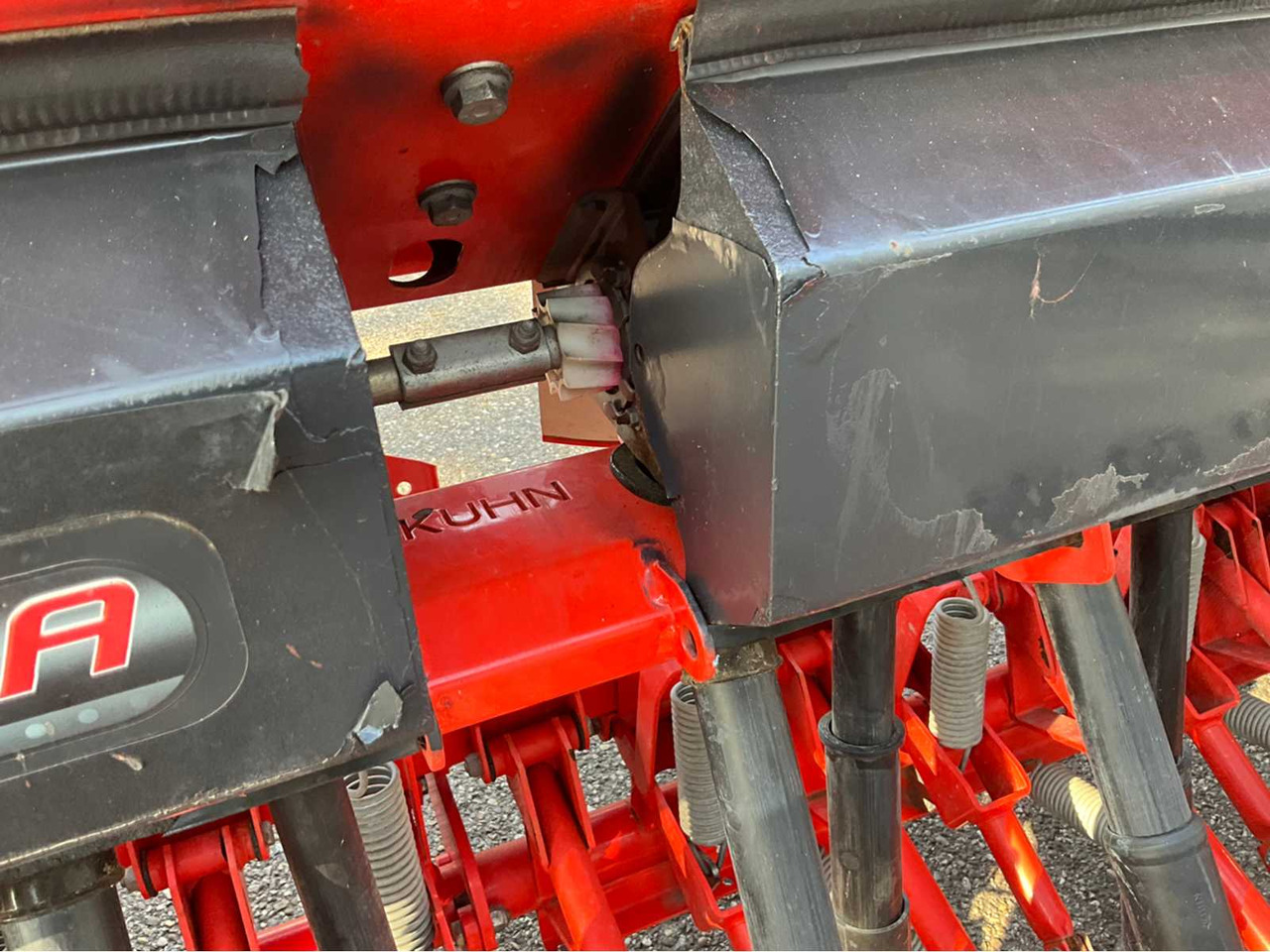 آلات البذر والغرس والشتل Kuhn Premia 300: صور 18
