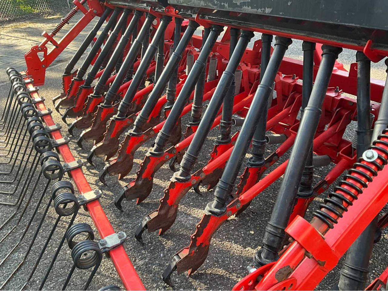 آلات البذر والغرس والشتل Kuhn Premia 300: صور 16