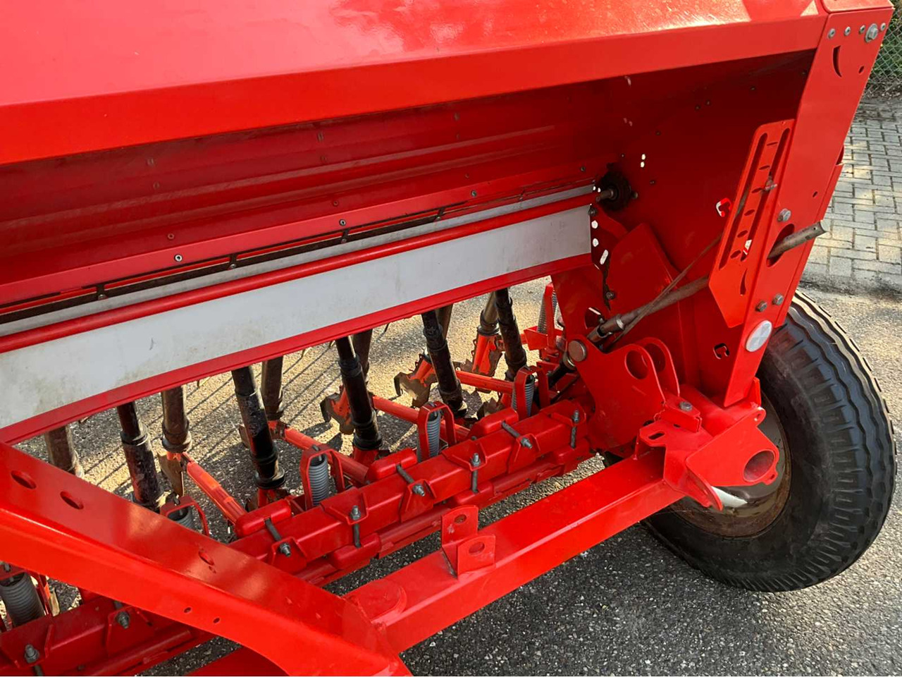 آلات البذر والغرس والشتل Kuhn Premia 300: صور 11