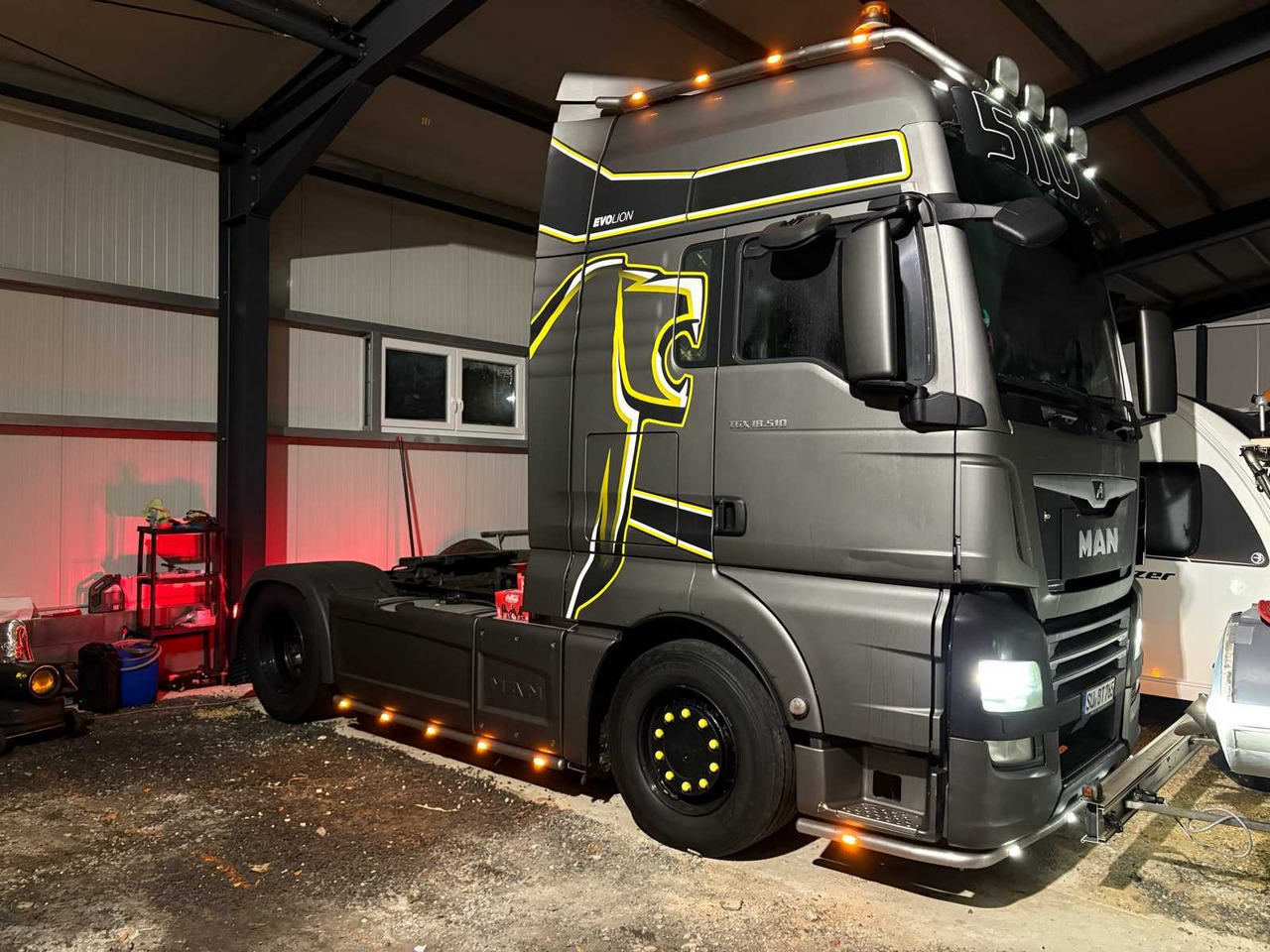 MAN TGX 18.510 4X2 BLS – SPECIAL MODEL "INDIVIDUAL" – YEAR OF CONSTRUCTION 2019 / SEMITRAILER - شاحنة: صور 1 MAN TGX 18.510 4X2 BLS – SPECIAL MODEL "INDIVIDUAL" – YEAR OF CONSTRUCTION 2019 / SEMITRAILER - شاحنة: صور 1