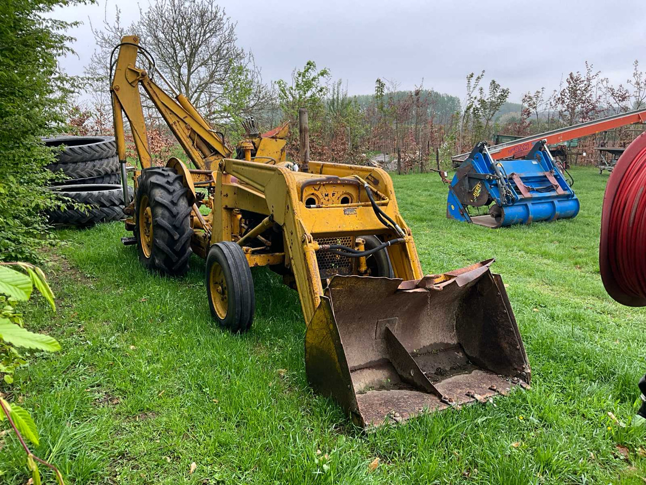 Massey-Ferguson - حفار متعدد الاستخدام: صور 2 Massey-Ferguson - حفار متعدد الاستخدام: صور 2