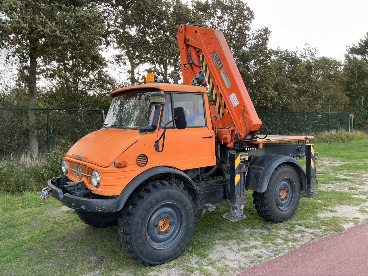Mercedes-benz Unimog 406 - المقطورة الزراعية: صور 1 Mercedes-benz Unimog 406 - المقطورة الزراعية: صور 1