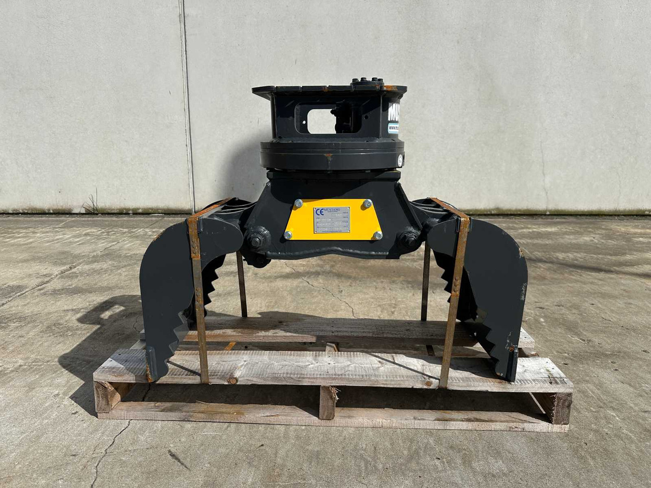 Mustang GRP150CH - ملحقات - آلات البناء: صور 1 Mustang GRP150CH - ملحقات - آلات البناء: صور 1